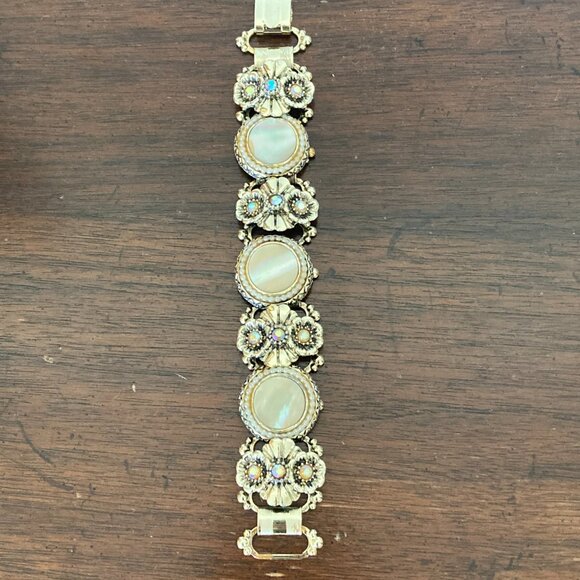 Vintage gold tone bracelet with pearlized stones - Picture 5 of 5